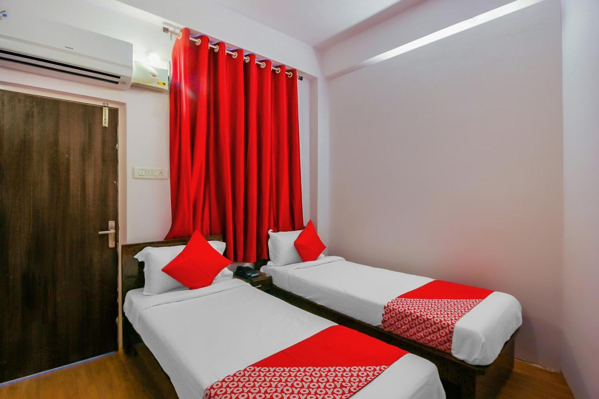 Oyo 17168 Hz Lodge Hyderabad Exterior foto